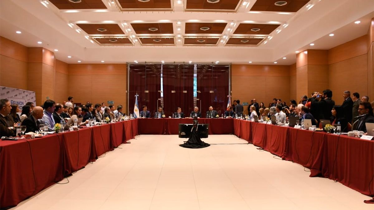 SEGUNDA REUNIÓN DE COMISIÓN PLENARIA EN TERMAS DE RÍO HONDO
